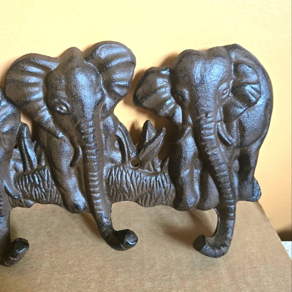 Elephant NWOT Cast Iron 4-Hook Wall Decor